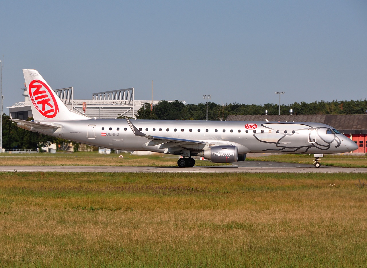 OE-IHD - ERJ-190LR (ERJ-190-100 LR) - Niki - FRA - 27-06-2011