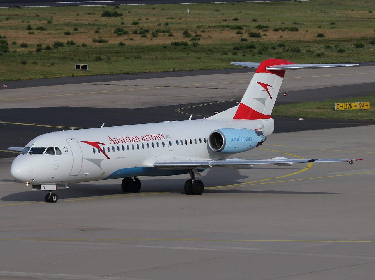 OE-LFL - Fokker 70 - Austrian Arrows - CGN - 12-06-2011
