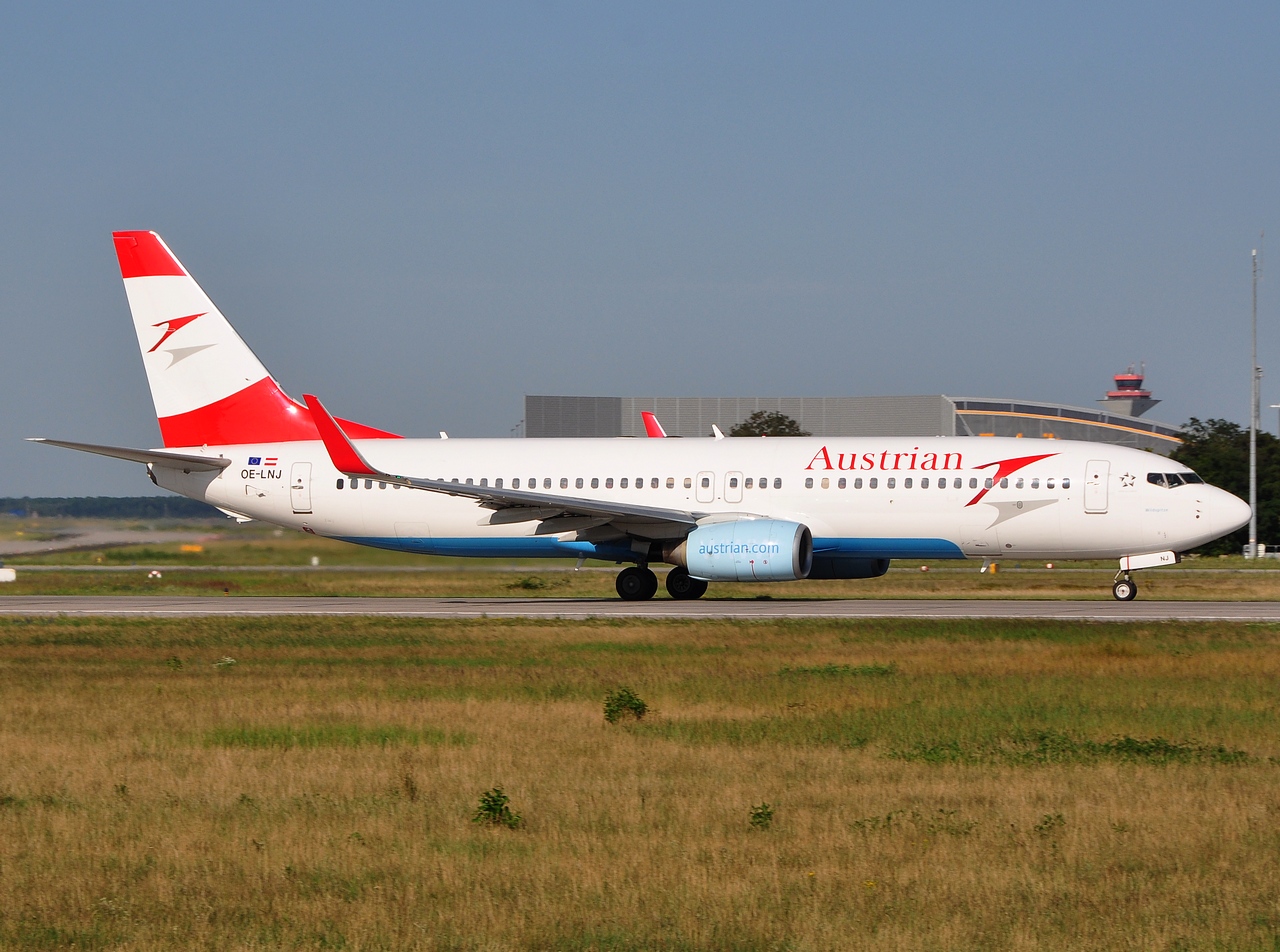 OE-LNJ - 737-8Z9(WL) - Austrian Airlines - FRA - 27-06-2011