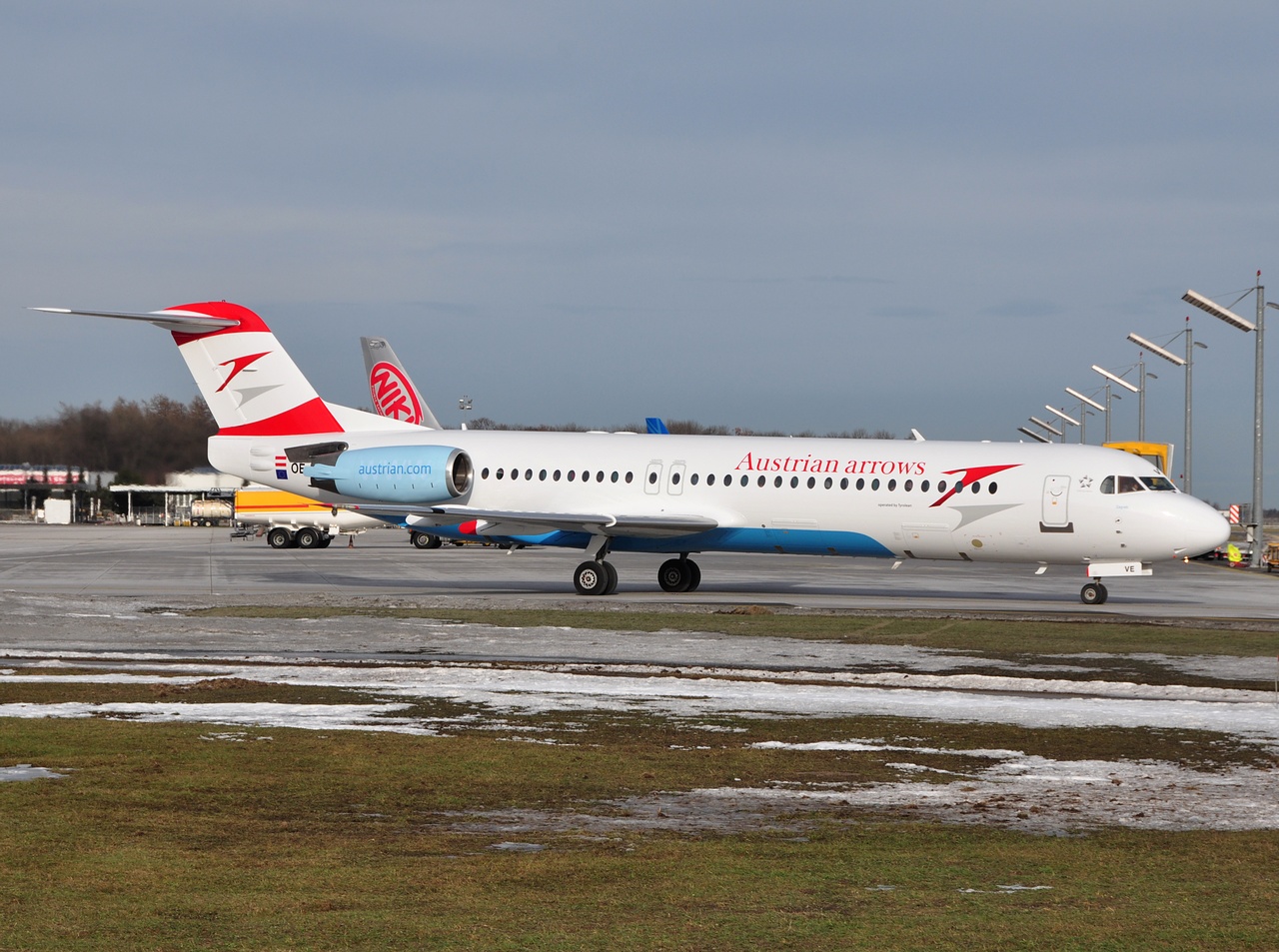 OE-LVE - Fokker 100 - Austrian Arrows - SZG - 09-01-2011