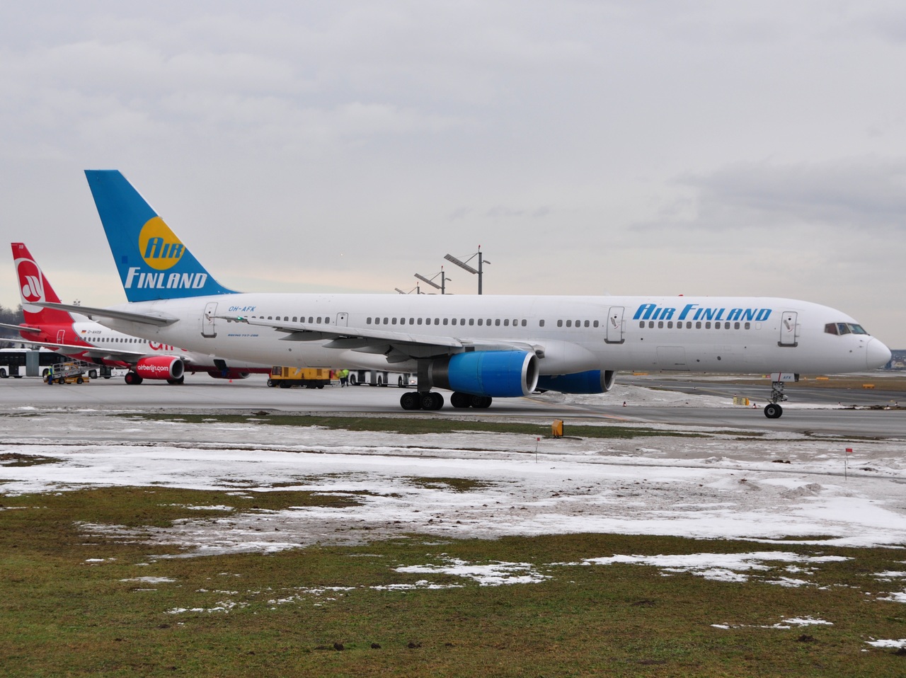 OH-AFK - 757-28A - Air Finland - SZG - 08-01-2011