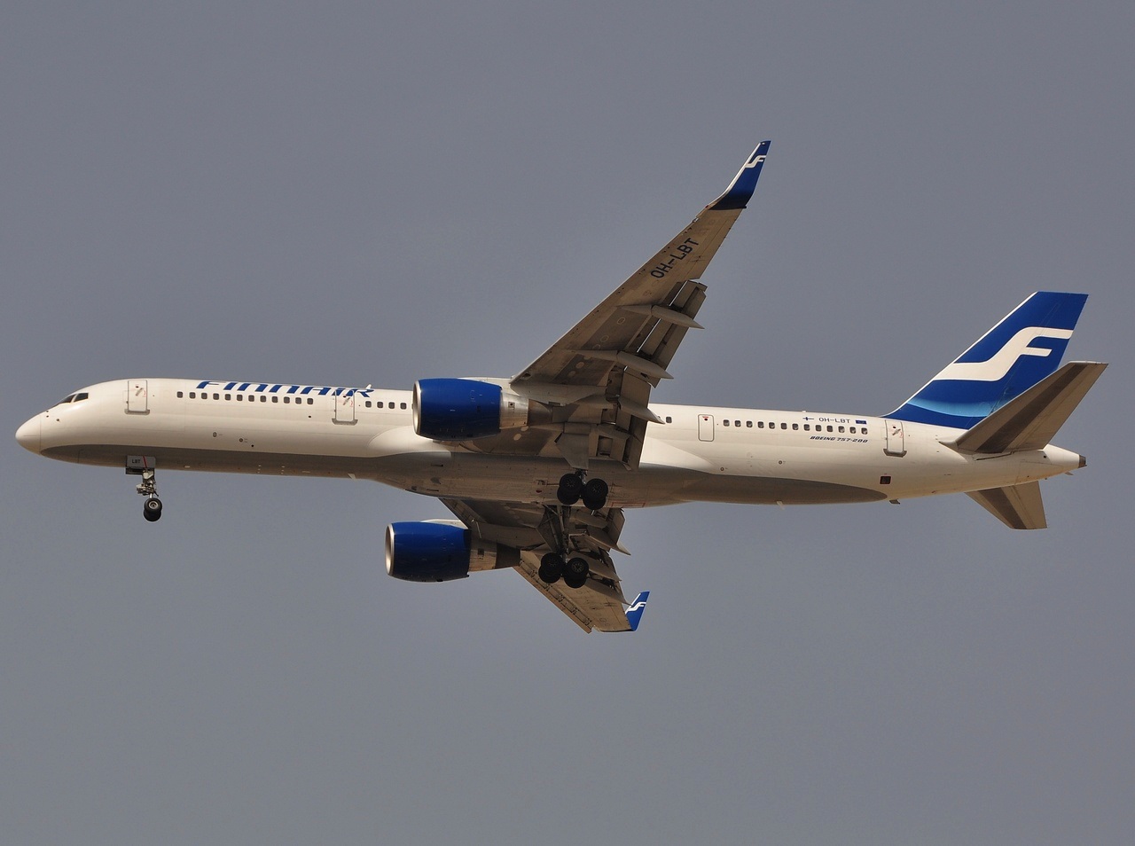 OH-LBT - 757-2Q8(WL) - Finnair - DXB - 03-04-2011