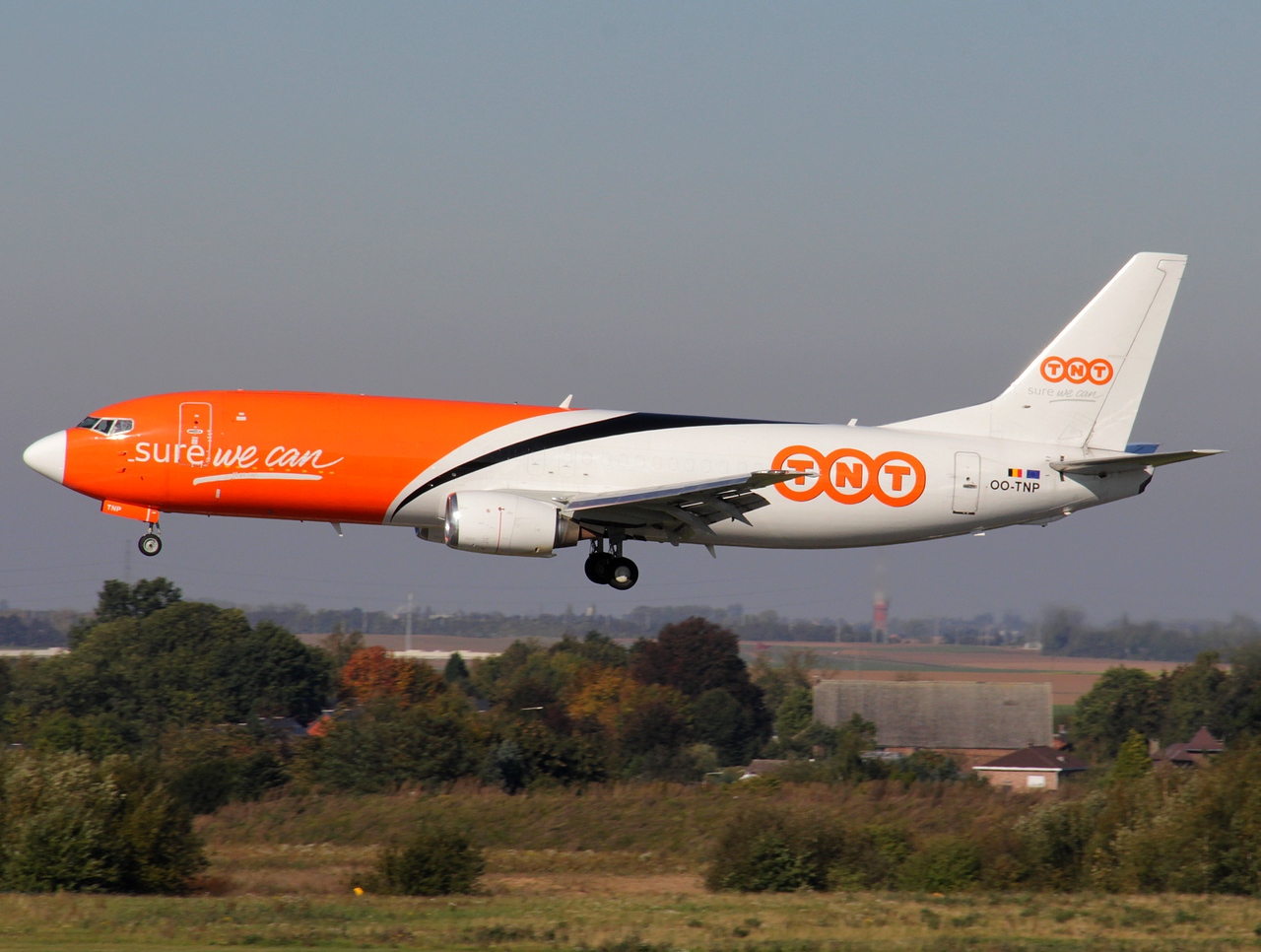 OO-TNP - 737-45D - TNT Airways - LGG - 16-10-2011