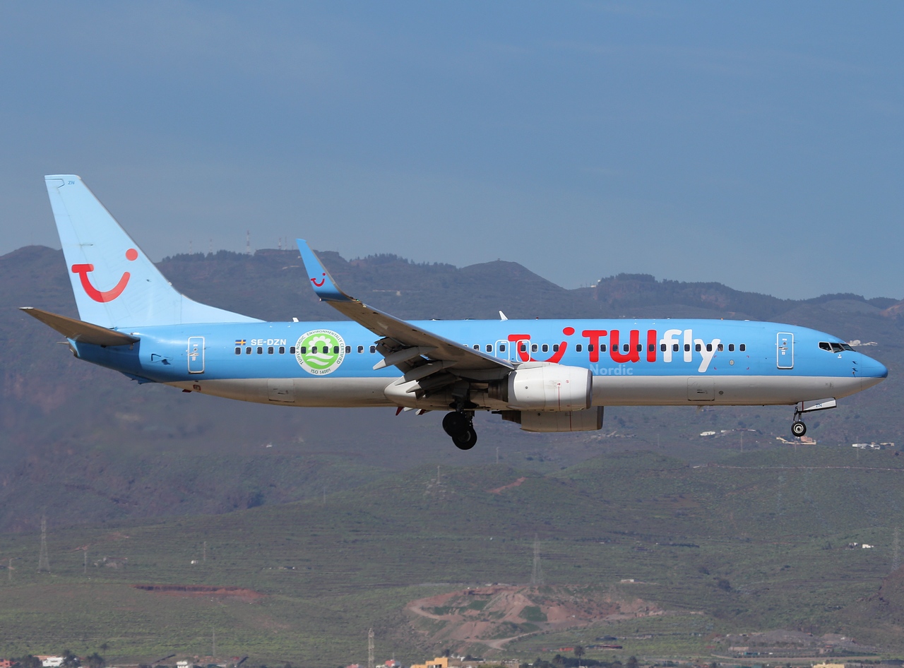 SE-DZN - 737-804(WL) - TUIFly Nordic - LPA - 19-02-2011