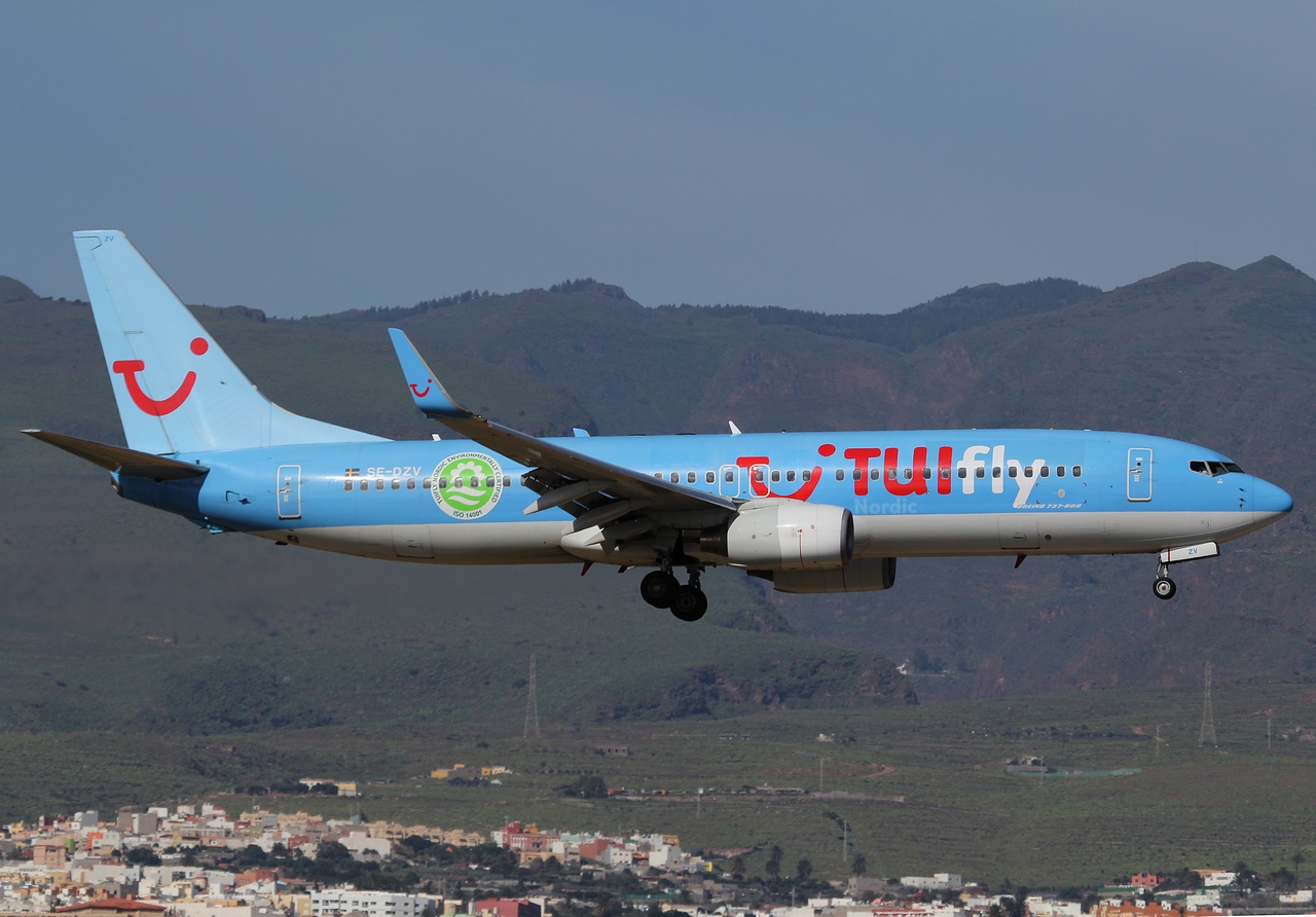 SE-DZV - 737-804(WL) - TUIFly Nordic - LPA - 19-02-2011