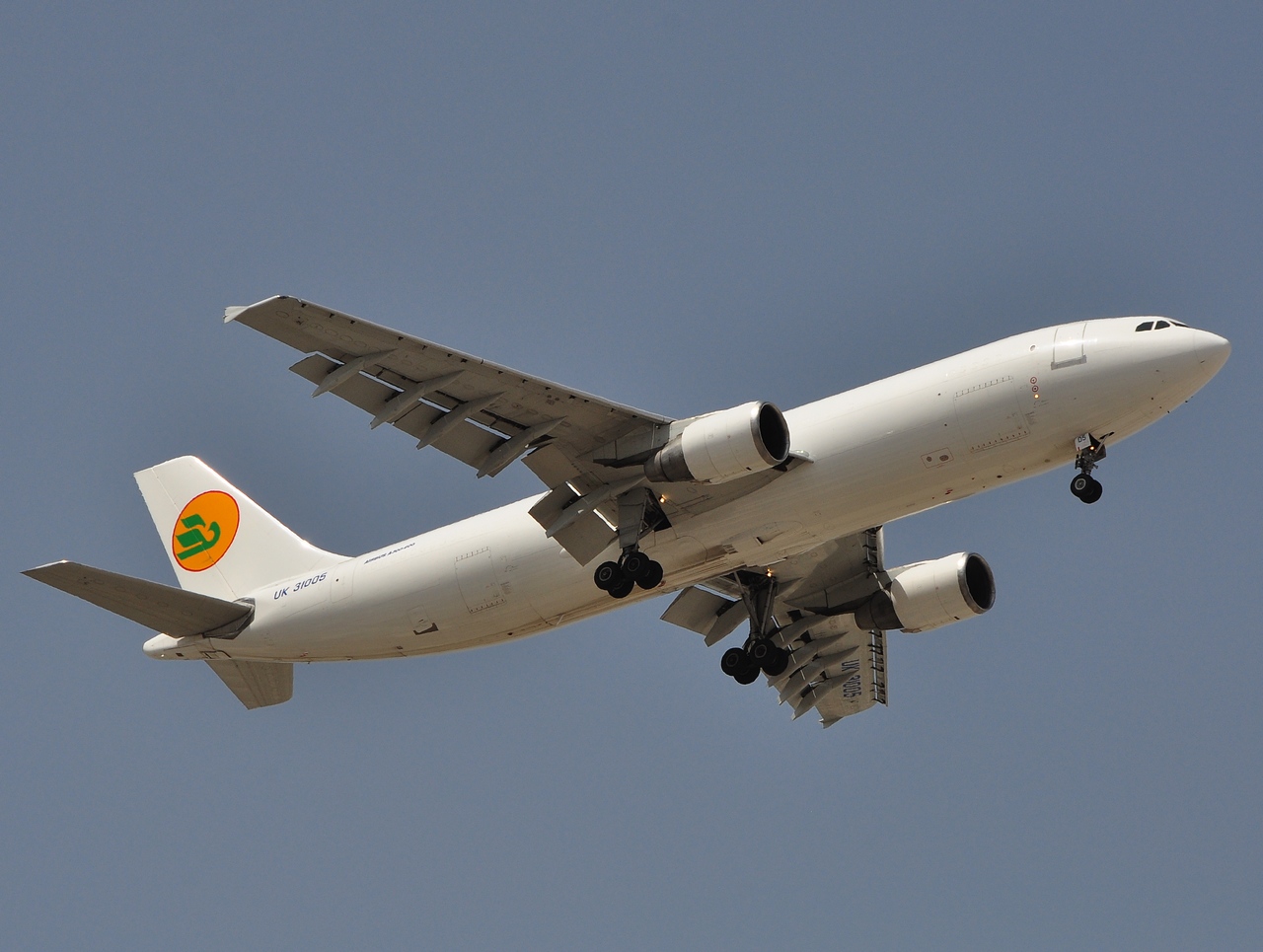 UK31005 - A300-B4622R - Uzbekistan Airways Cargo - DXB - 08-04-2011