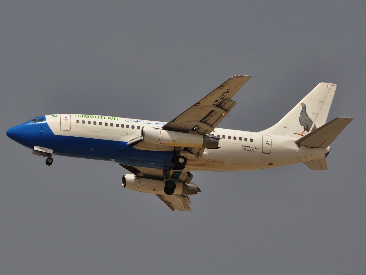UP-B3707 - 737-230 - Djibouti Air - DXB - 03-04-2011