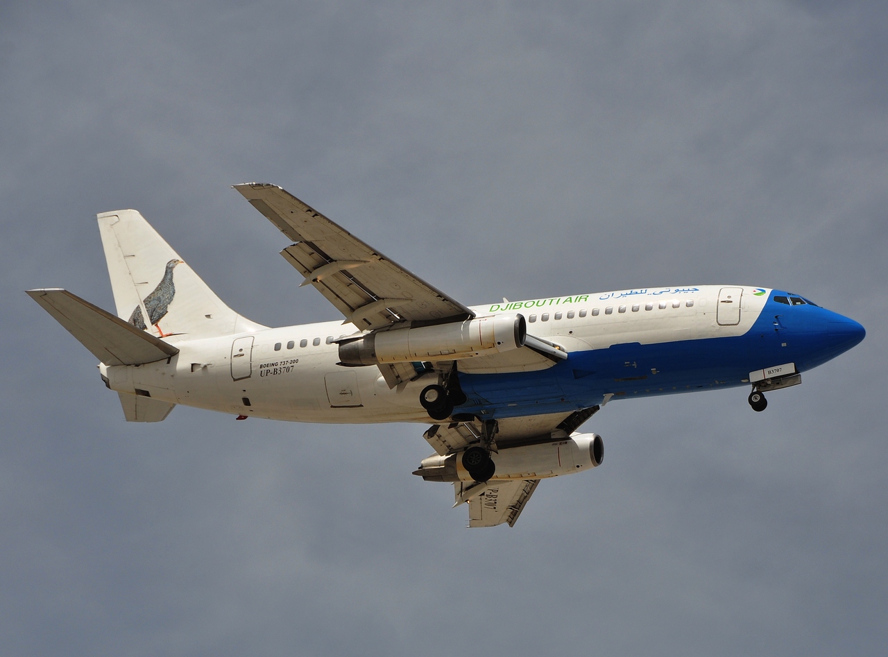 UP-B3707 - 737-230 - Djibouti Air - DXB - 07-04-2011