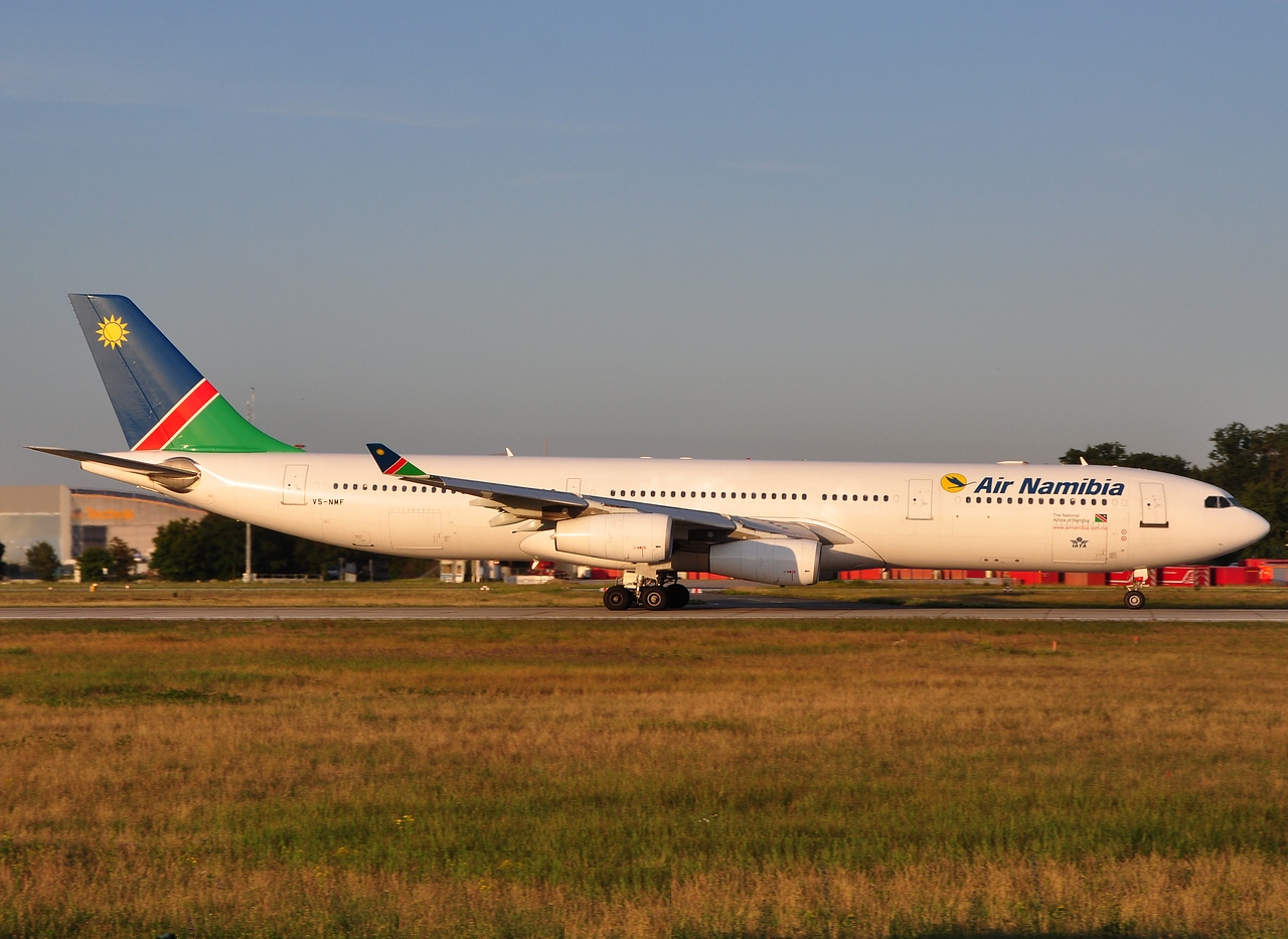 V5-NMF - A340-311 - Air Namibia - FRA - 27-08-2011