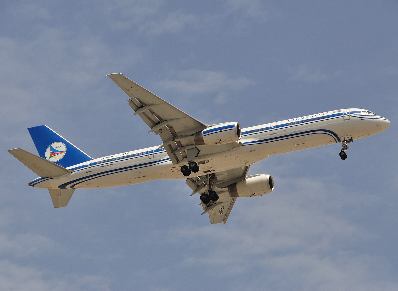 VP-BBR - 757-22L - AZAL Azerbaijan Airlines - DXB - 07-04-2011
