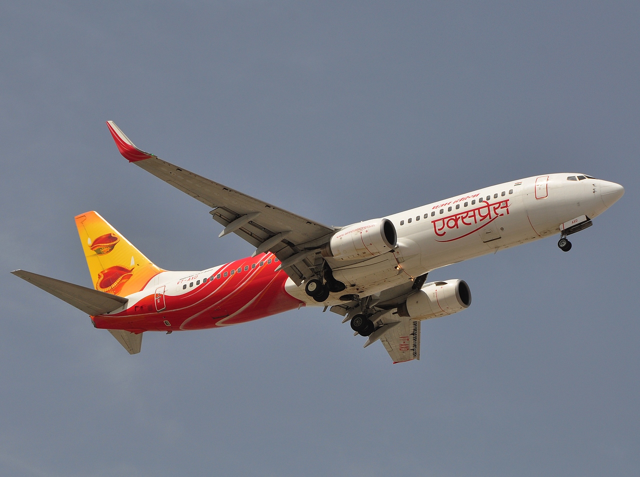 VT-AXD - 737-8Q8(WL) - Air India Express - DXB - 07-04-2011