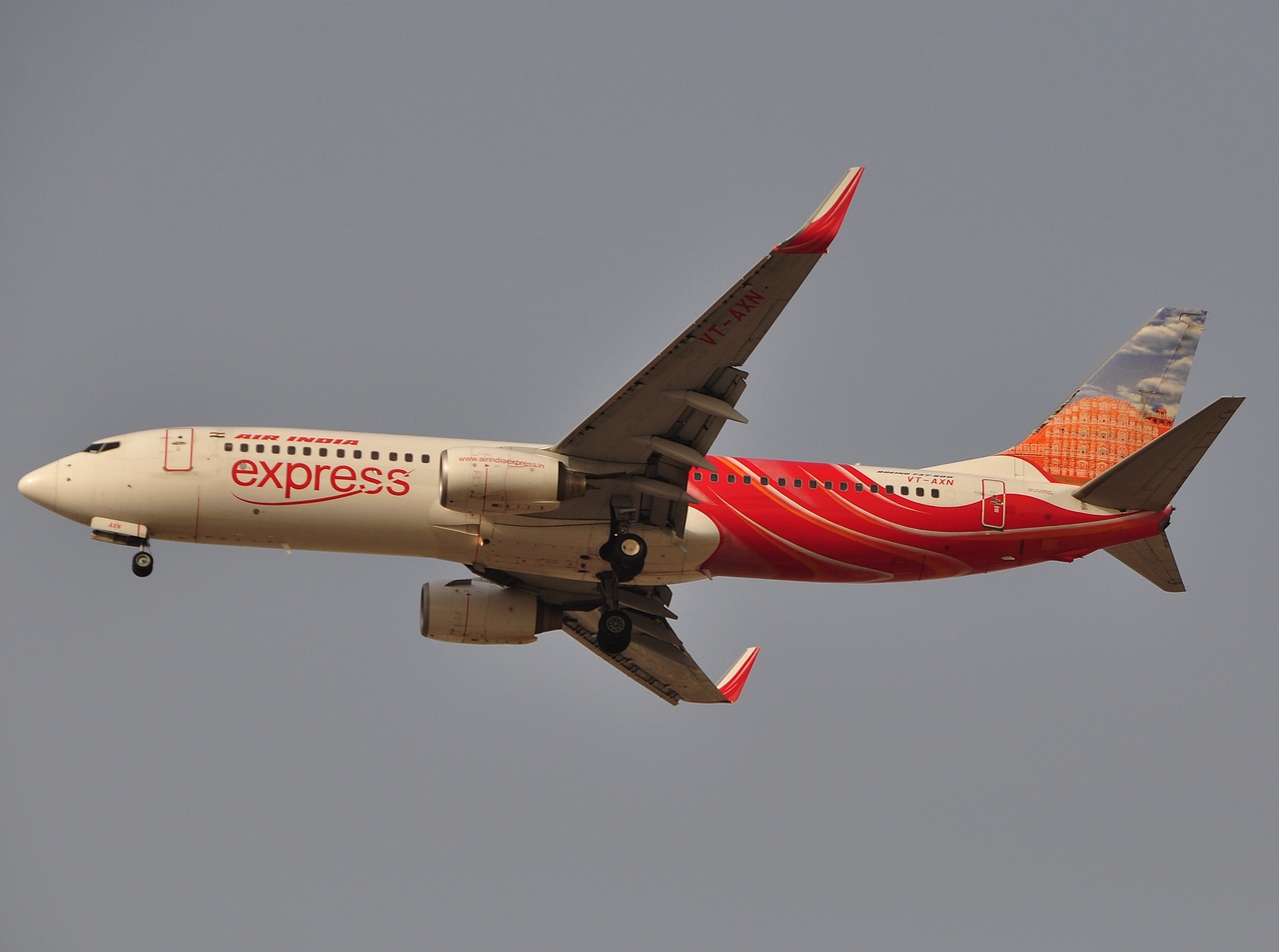 VT-AXN - 737-8HG(WL) - Air India Express - DXB - 03-04-2011