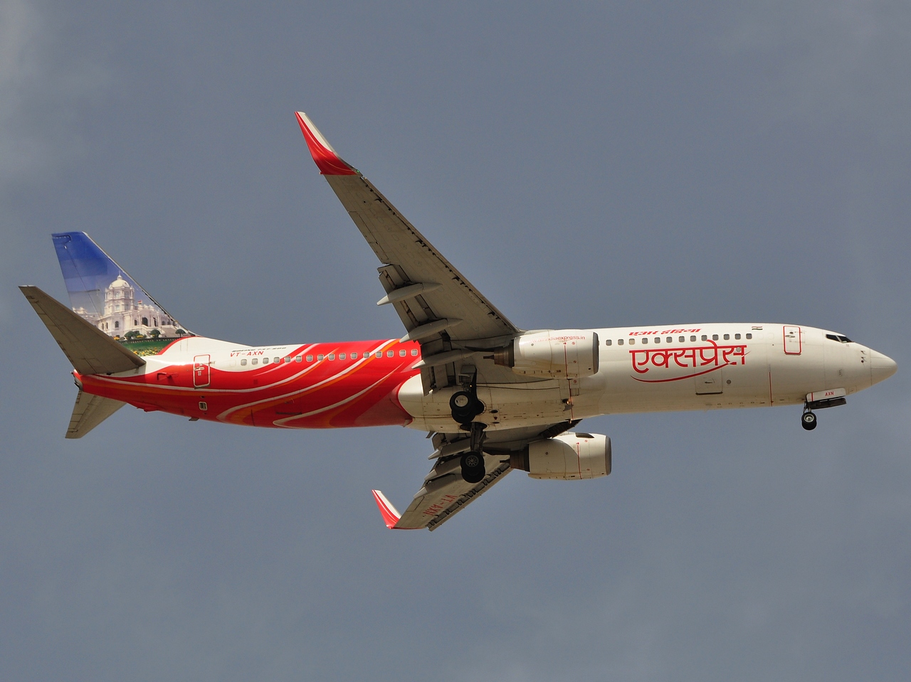 VT-AXN - 737-8HG(WL) - Air India Express - DXB - 07-04-2011