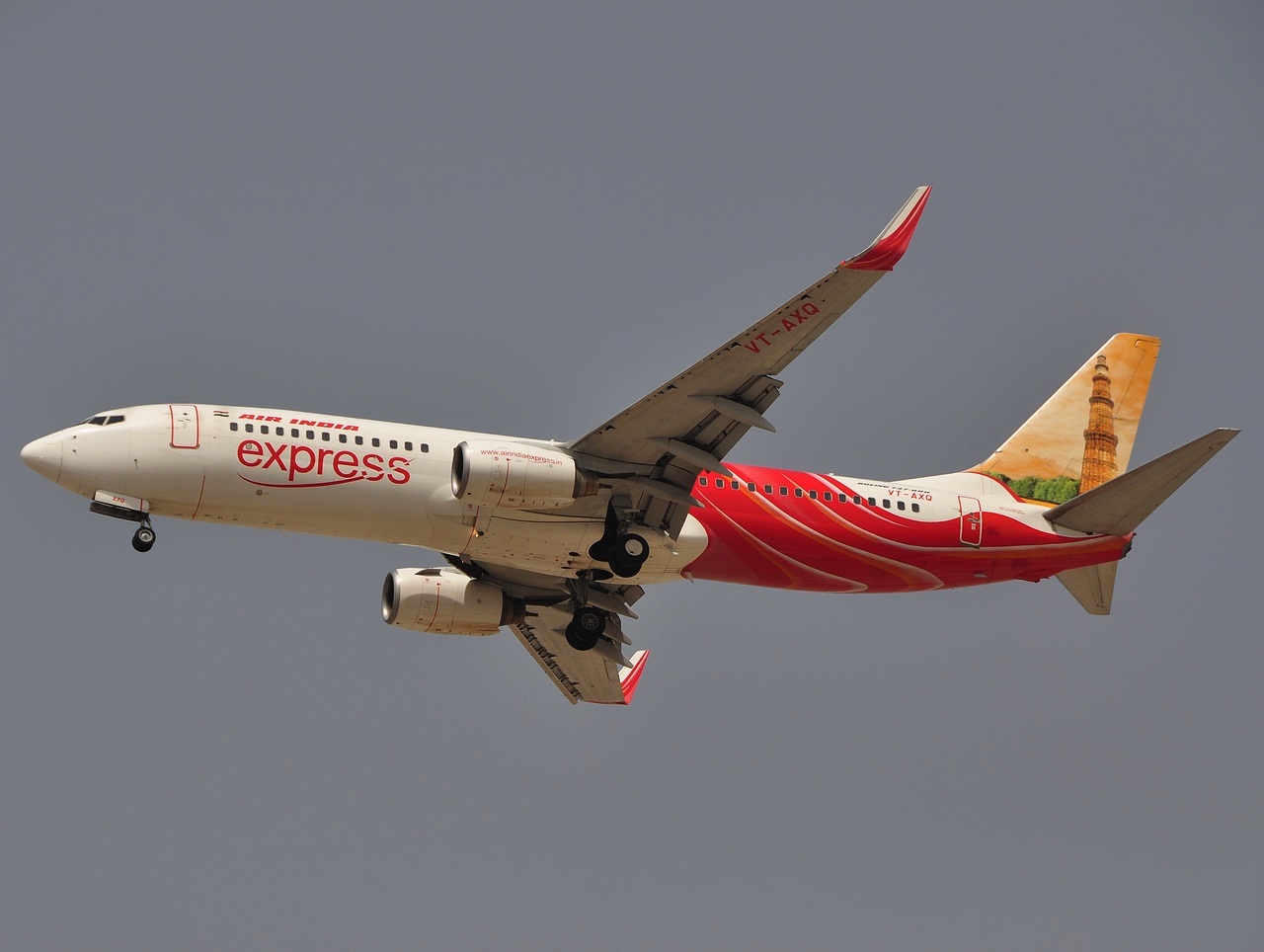 VT-AXQ - 737-8HG(WL) - Air India Express - DXB - 03-04-2011