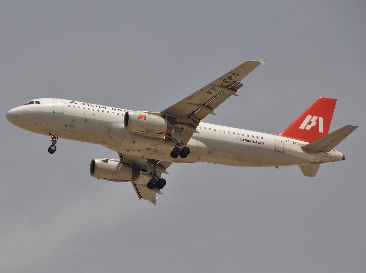 VT-EPC - A320-231 - Indian Airlines - DXB - 03-04-2011