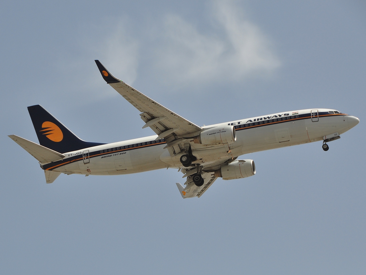 VT-JGS - 737-85R(WL) - Jet Airways - DXB - 08-04-2011
