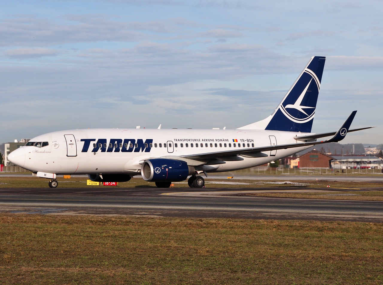 YR-BGH - 737-78J(WL) - Tarom - SZG - 09-01-2011