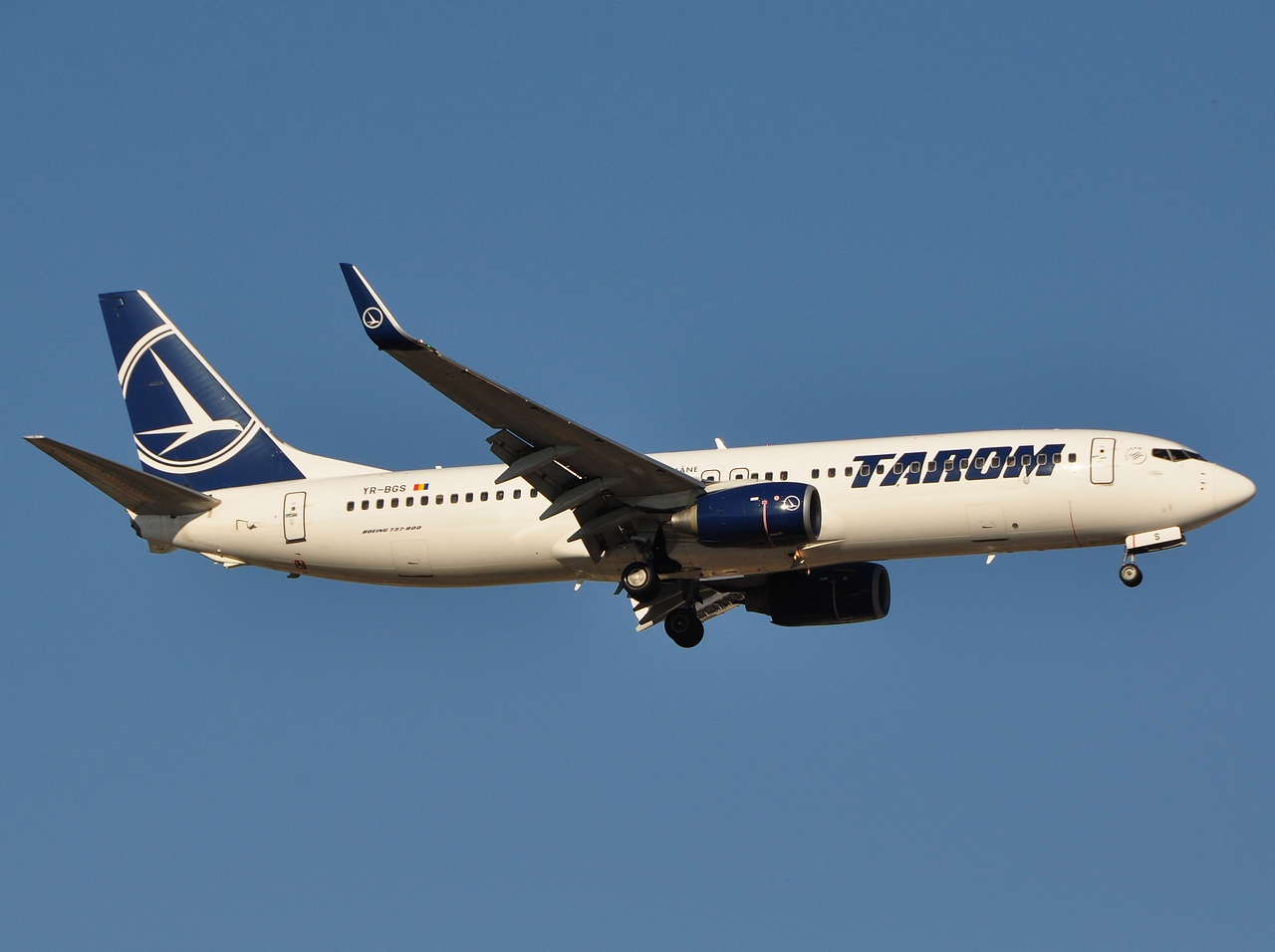 YR-BGS - 737-8GJ(WL) - Tarom - AYT - 27-08-2011