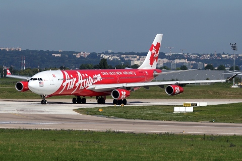 9M-XAB - A340-313E - AirAsia X - ORY - 26-06-2011b
