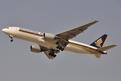 9V-SQE - 777-212(ER) - Singapore Airlines - DXB - 03-04-2011