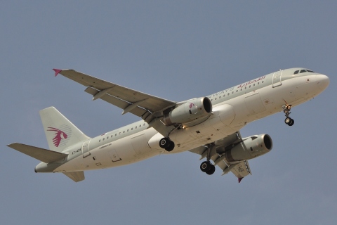 A7-ADE - A320-232 - Qatar Airways - DXB - 07-04-2011