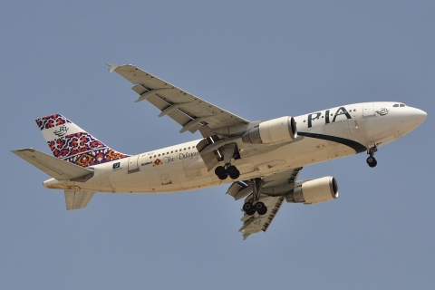 AP-BGQ - A310-324 - PIA Pakistan International Airlines - DXB - 08-04-2011
