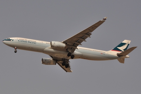 B-HLV - A330-343 - Cathay Pacific Airways - DXB - 03-04-2011