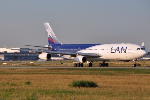 CC-CQG - A340-313 - LAN Airlines - FRA - 27-06-2011