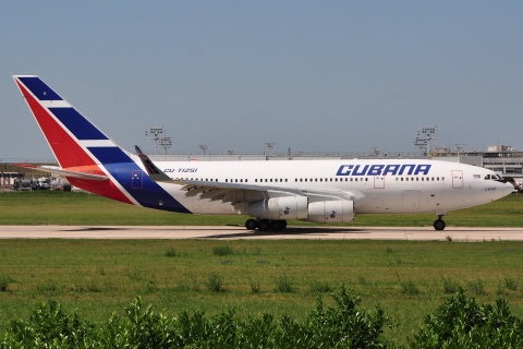 CU-T1251 - Ilyushin Il-96-300 - Cubana - ORY - 26-06-2011c