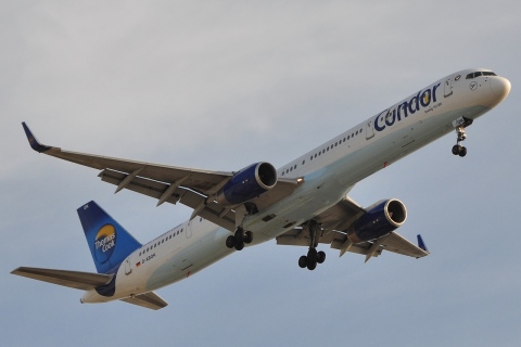 D-ABOK - 757-330(WL) - Condor - DXB - 07-04-2011