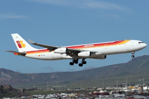 EC-IIH - A340-313 - Iberia - LPA - 18-02-2011