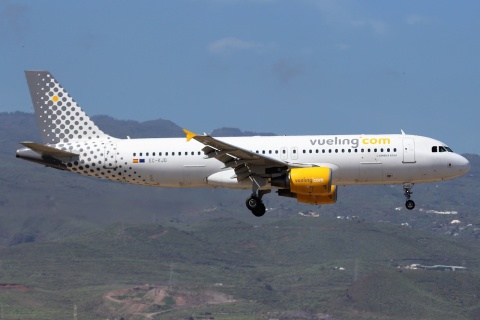 EC-KJD - A320-216 - Vueling - LPA - 18-02-2011