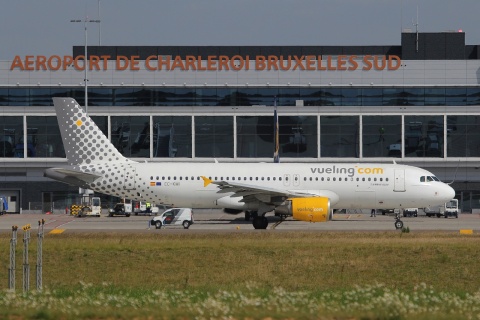 EC-KMI - A320-216 - Vueling - CRL - 09-06-2011