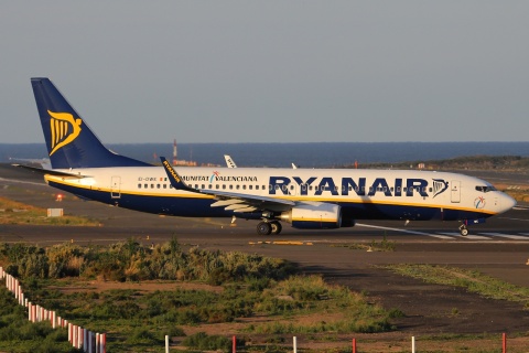 EI-DWE - 737-8AS(WL) - Ryanair - LPA - 19-02-2011b