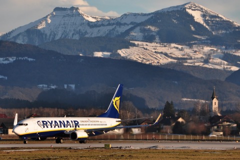 EI-EKJ - 737-8AS(WL) - Ryanair - SZG - 08-01-2011