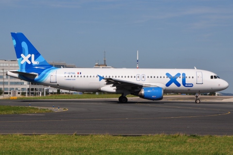 F-GTHL - A320-212 - XL Airways France - CDG - 26-06-2011
