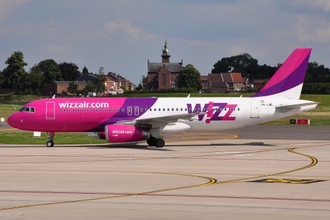 HA-LWE - A320-232 - Wizz Air - CRL - 01-07-2011