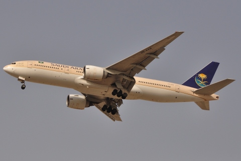 HZ-AKB - 777-268(ER) - Saudi Arabian Airlines - DXB - 03-04-2011