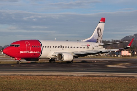 LN-KHA - 737-31S(WL) - Norwegian Air Shuttle - SZG - 08-01-2011