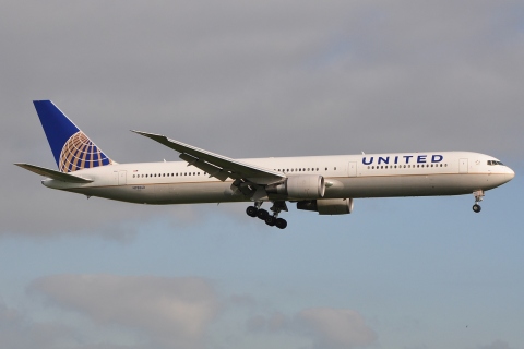 N78060 - 767-424(ER) - United Airlines - AMS - 04-07-2011