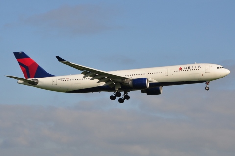 N813NW - A330-323 - Delta Air Lines - AMS - 04-07-2011