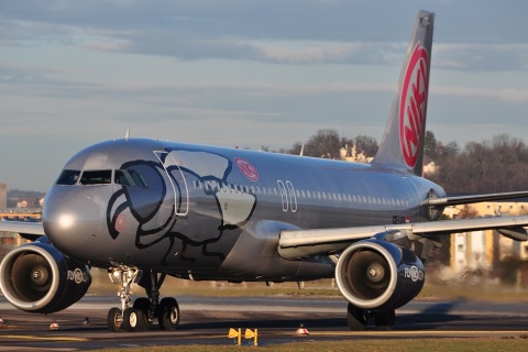 OE-LEA - A320-214 - Niki - SZG - 08-01-2011b