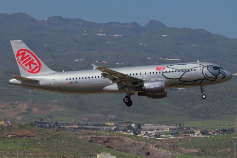 OE-LEE - A320-214 - Niki - LPA - 19-02-2011