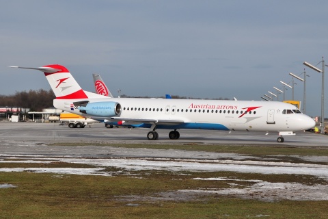 OE-LVE - Fokker 100 - Austrian Arrows - SZG - 09-01-2011