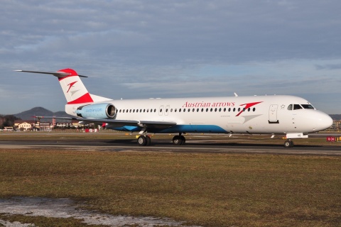 OE-LVE - Fokker 100 - Austrian Arrows - SZG - 09-02-2011c