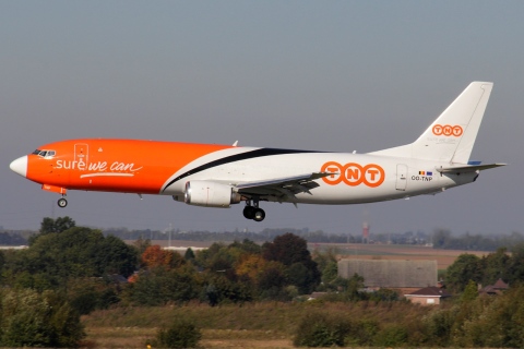 OO-TNP - 737-45D - TNT Airways - LGG - 16-10-2011