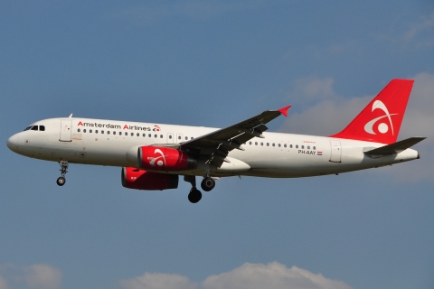 PH-AAY - A320-232 - Amsterdam Airlines - BRU - 04-05-2011