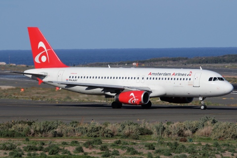 PH-AAY - A320-232 - Amsterdam Airlines - LPA - 19-02-2011b
