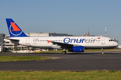 TC-OBL - A320-232 - Onur Air - CDG - 26-06-2011