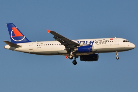 TC-OBN - A320-232 - Onur Air - AYT - 27-08-2011
